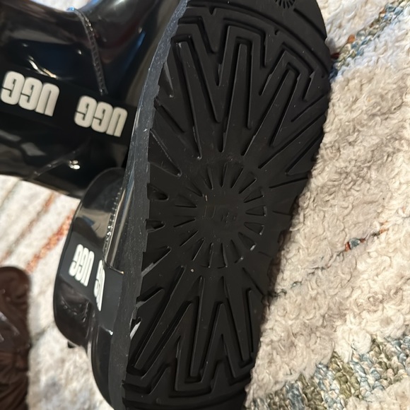 Black Ugg boots excellent condition maybe worn once . Size 9 - Picture 3 of 6